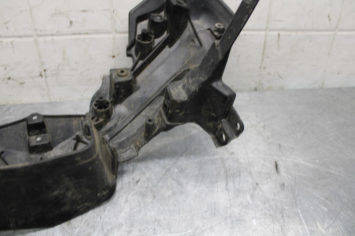 18 YAMAHA YZF R1  FRONT CENTER COWL FAIRING STAY BB473