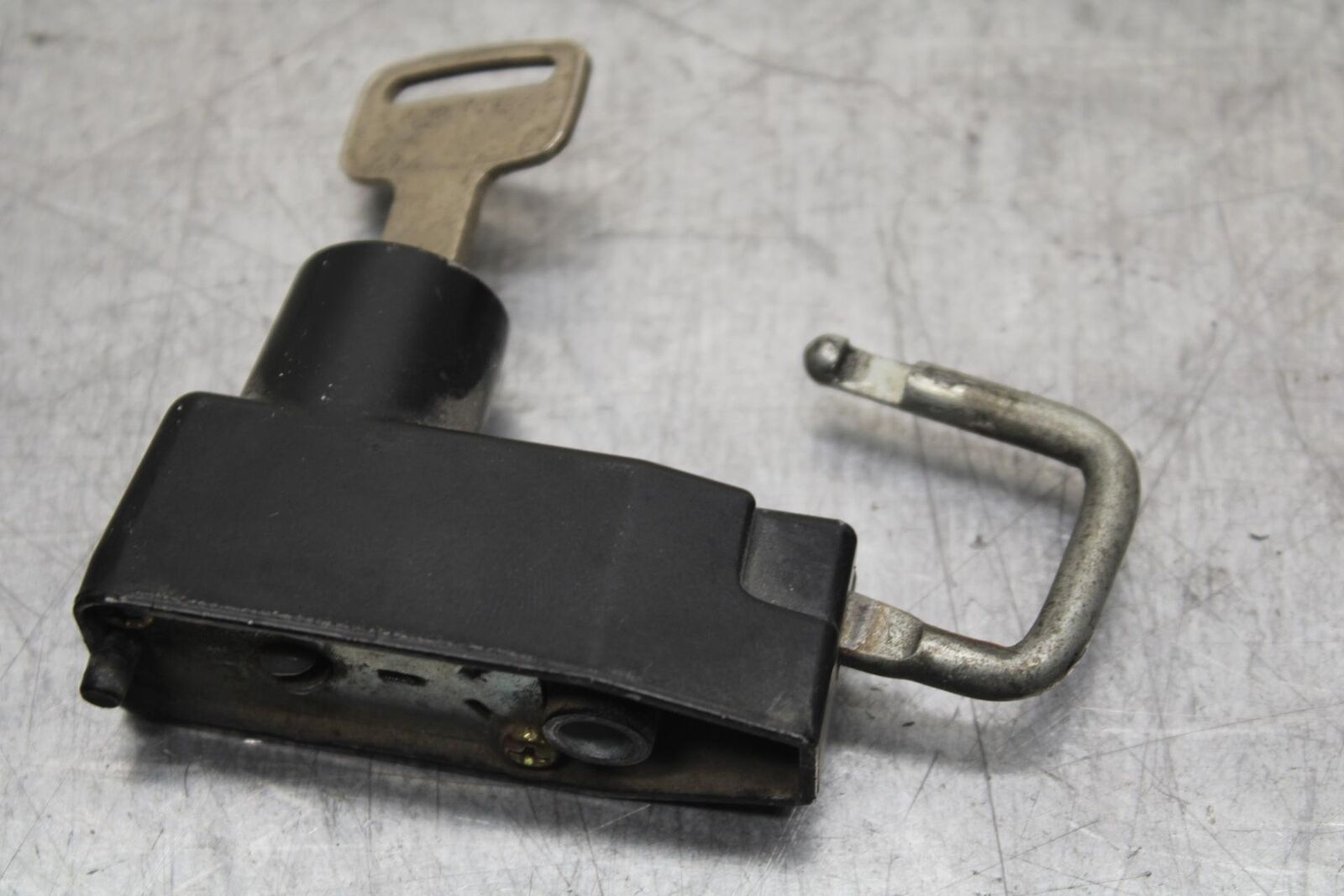 1998 Yamaha Vmax 1200 VMX1200  GAS CAP AND SEAT LOCK BB620