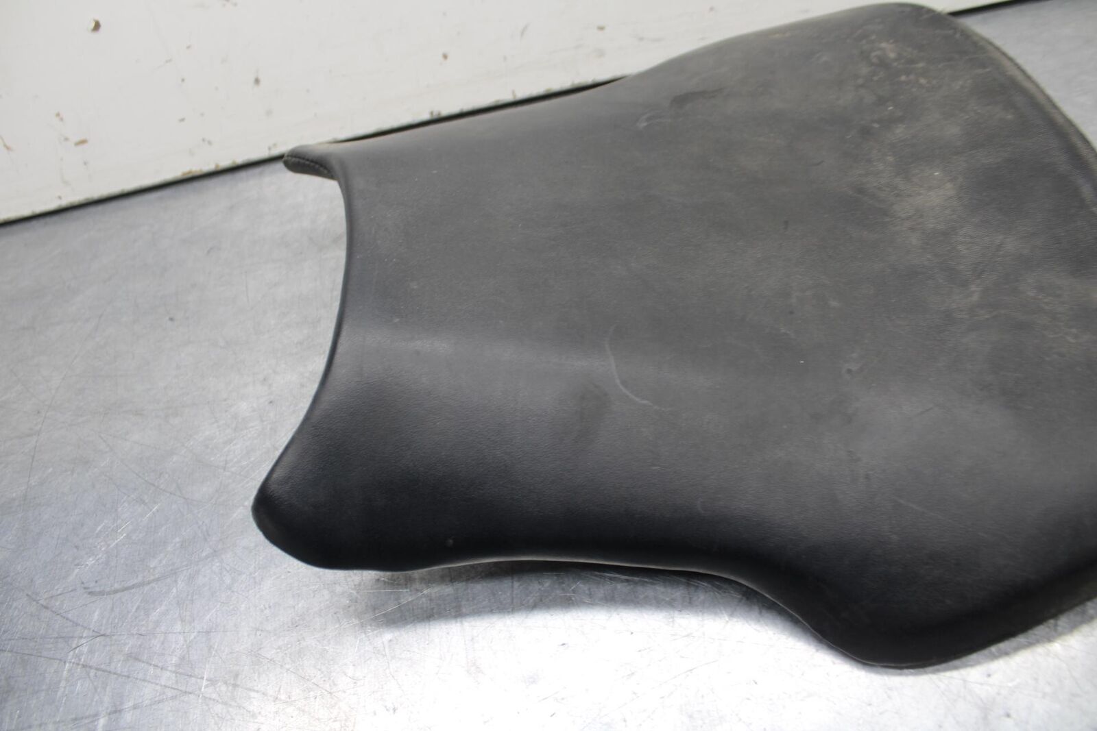 03-04 HONDA CBR600RR FRONT DRIVERS SEAT PAD SADDLE PILLION 77100-MEE-000 BB614