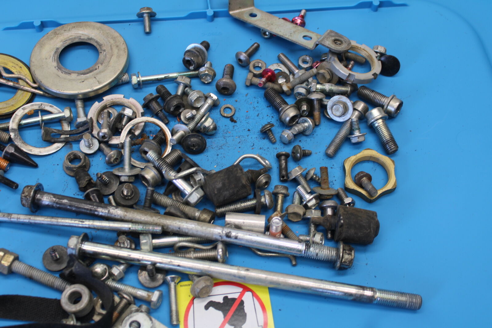 06-07 SUZUKI GSXR 600 ENGINE MOUNTING BOLTS HARDWARE MOTOR SCREWS BB694