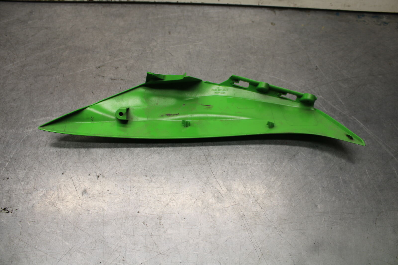 16 KAWASAKI NINJA ZX10R RIGHT REAR BACK TAIL FAIRING COWL 36001-0641-51B  BB650