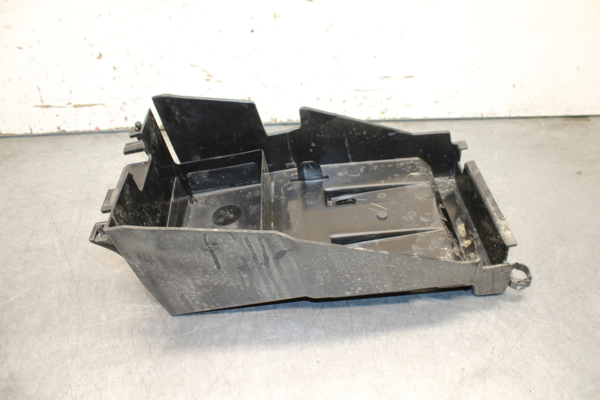 24 KAWASAKI NINJA 500 ABS REAR BACK TAIL UNDERTAIL BATTERY TRAY PLASTIC BB730