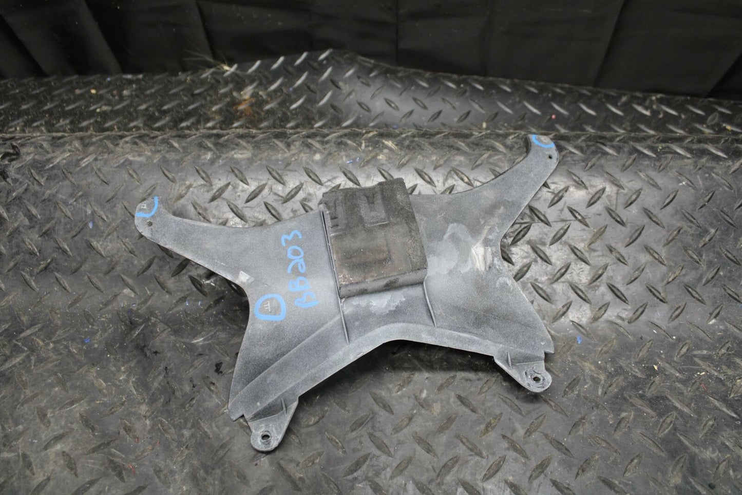 13-18 KAWASAKI NINJA ZX6R CENTER REAR BACK TAIL FAIRING COWL BB203