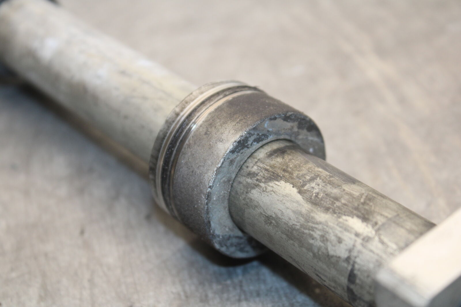 13-18 KAWASAKI NINJA ZX6R REAR AXLE BACK RIM PIVOT BOLT AXEL 41068-0613 BB666