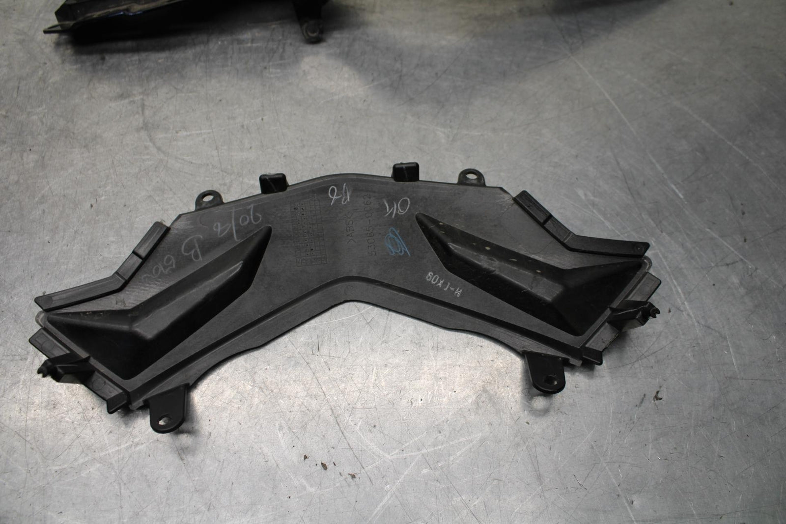 15-16 KAWASAKI EX300 RIGHT FRONT SIDE SEAT SADDLE PANEL TRIM COWL FAIRING BB635