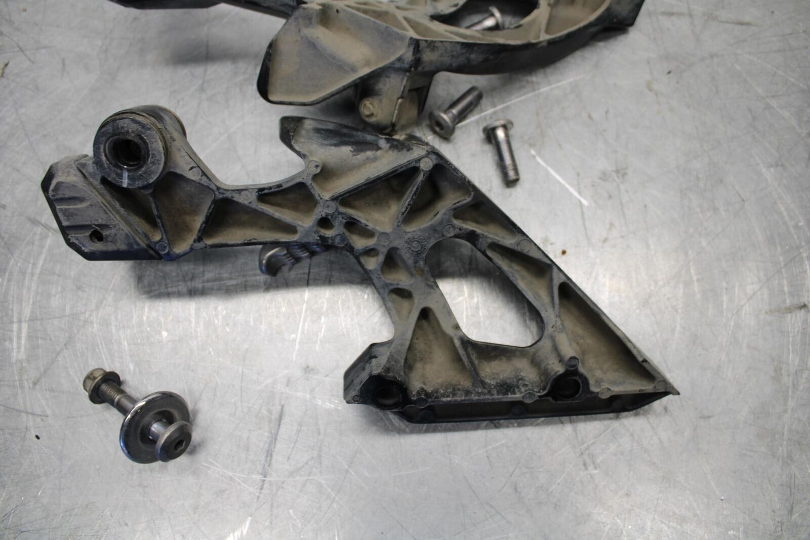 07-08 KAWASAKI CONCOURS 1400 ABS REAR BACK PASSENGER PEG SET PAIR BB449