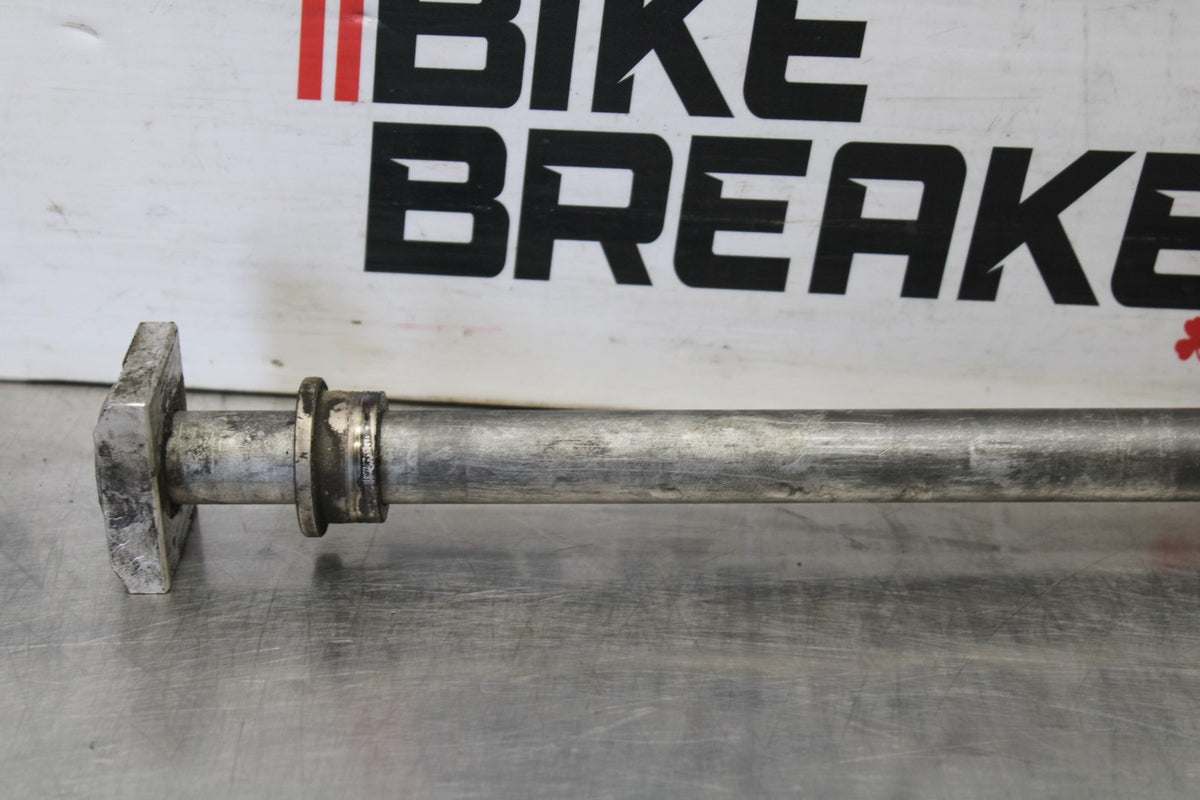 04-05 KAWASAKI NINJA ZX10R REAR AXLE BACK WHEEL RIM PIVOT BOLT AXEL BB931