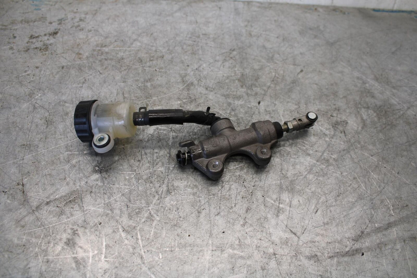 08-16 YAMAHA YZF R6 REAR BACK BRAKE MASTER CYLINDER W RESERVOIR BB431
