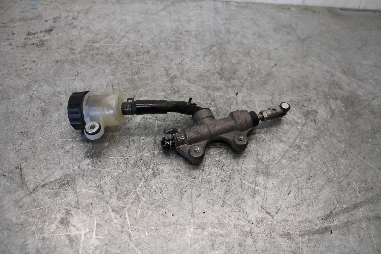 08-16 YAMAHA YZF R6 REAR BACK BRAKE MASTER CYLINDER W RESERVOIR BB431