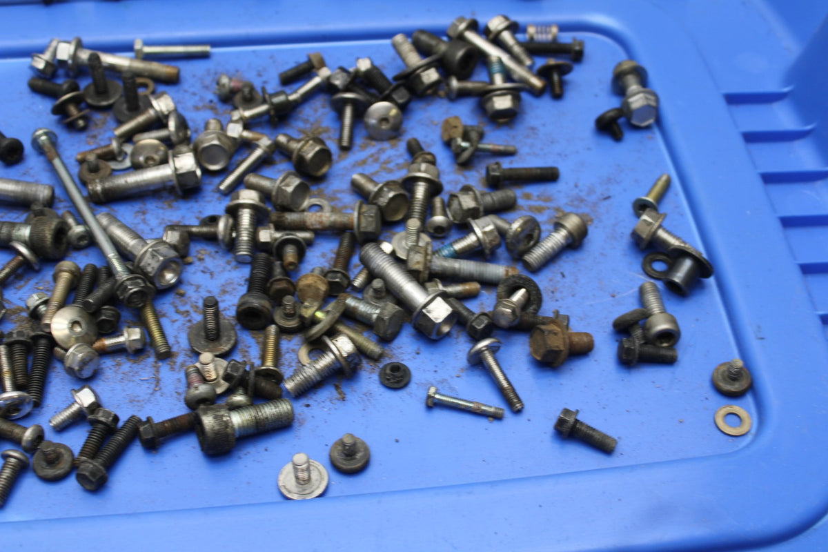 05 TRIUMPH ROCKET III MOUNTING BOLTS HARDWARE MOTOR SCREWS BB186