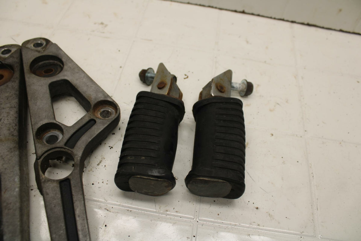 80-83 YAMAHA MAXIM 650 XJ650 FOOT PEG SUPPORTS BB403