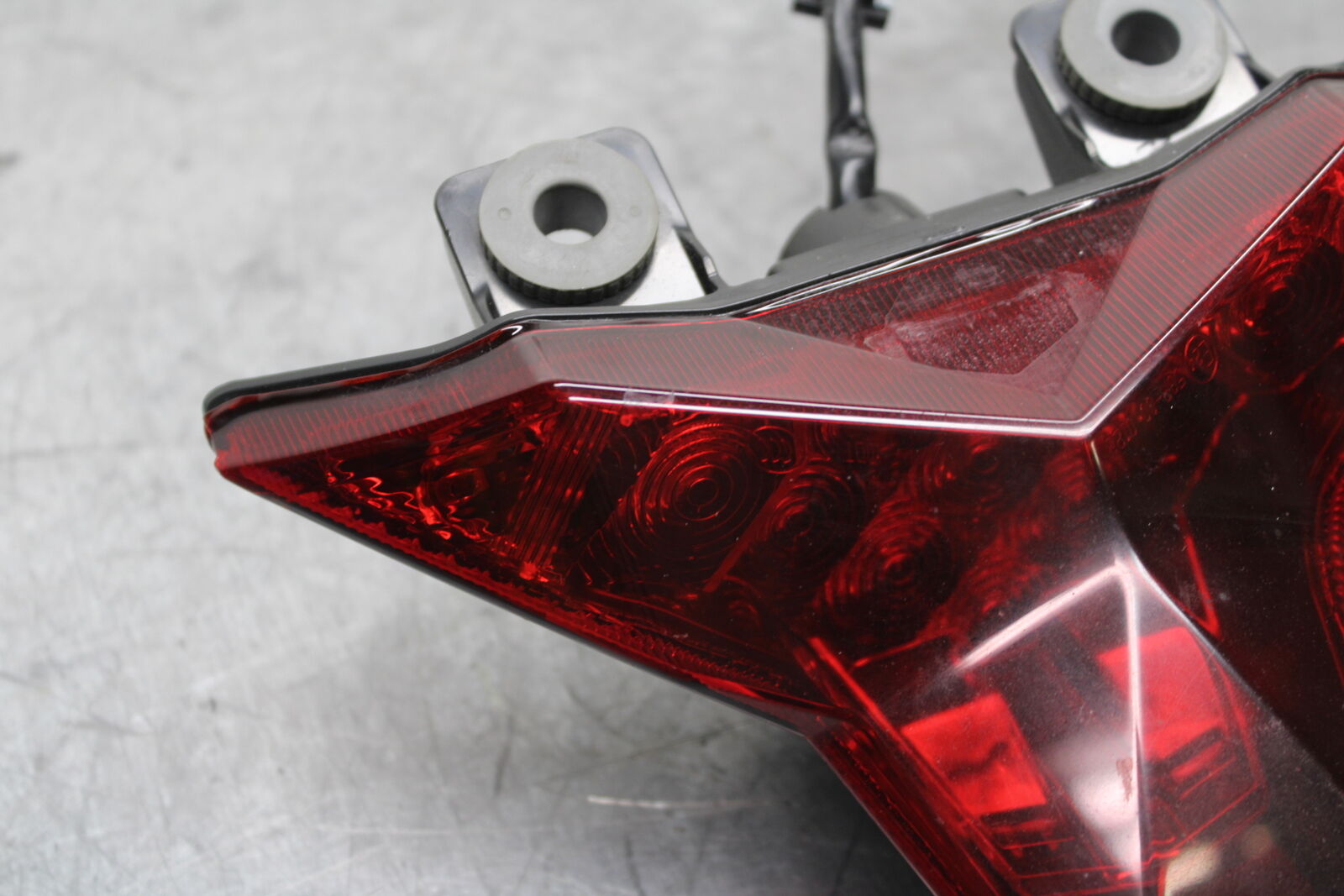 19-22 KAWASAKI Z400 REAR TAIL TAILLIGHT BACK BRAKE LIGHT BB738