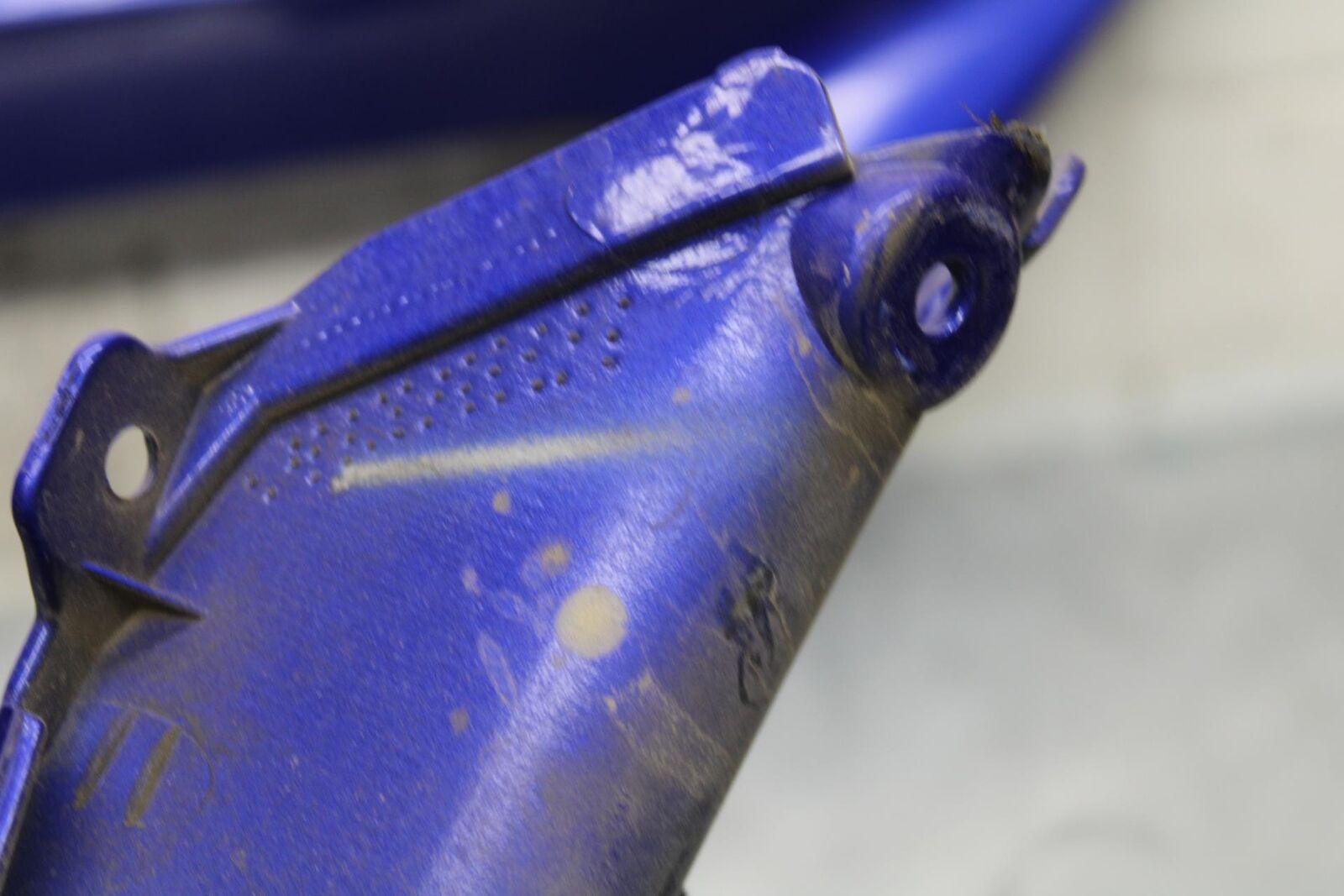 2006 Yamaha YZF R6 LEFT RIGHT PAIR MID UPPER SIDE FAIRING COWL PLASTIC BB560