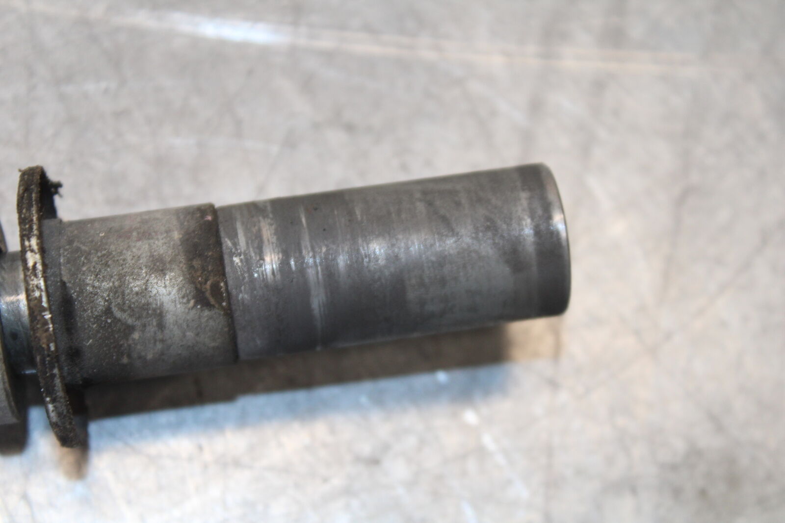 05-09 SUZUKI BOULEVARD C90 FRONT WHEEL RIM AXLE PIVOT BOLT BB692