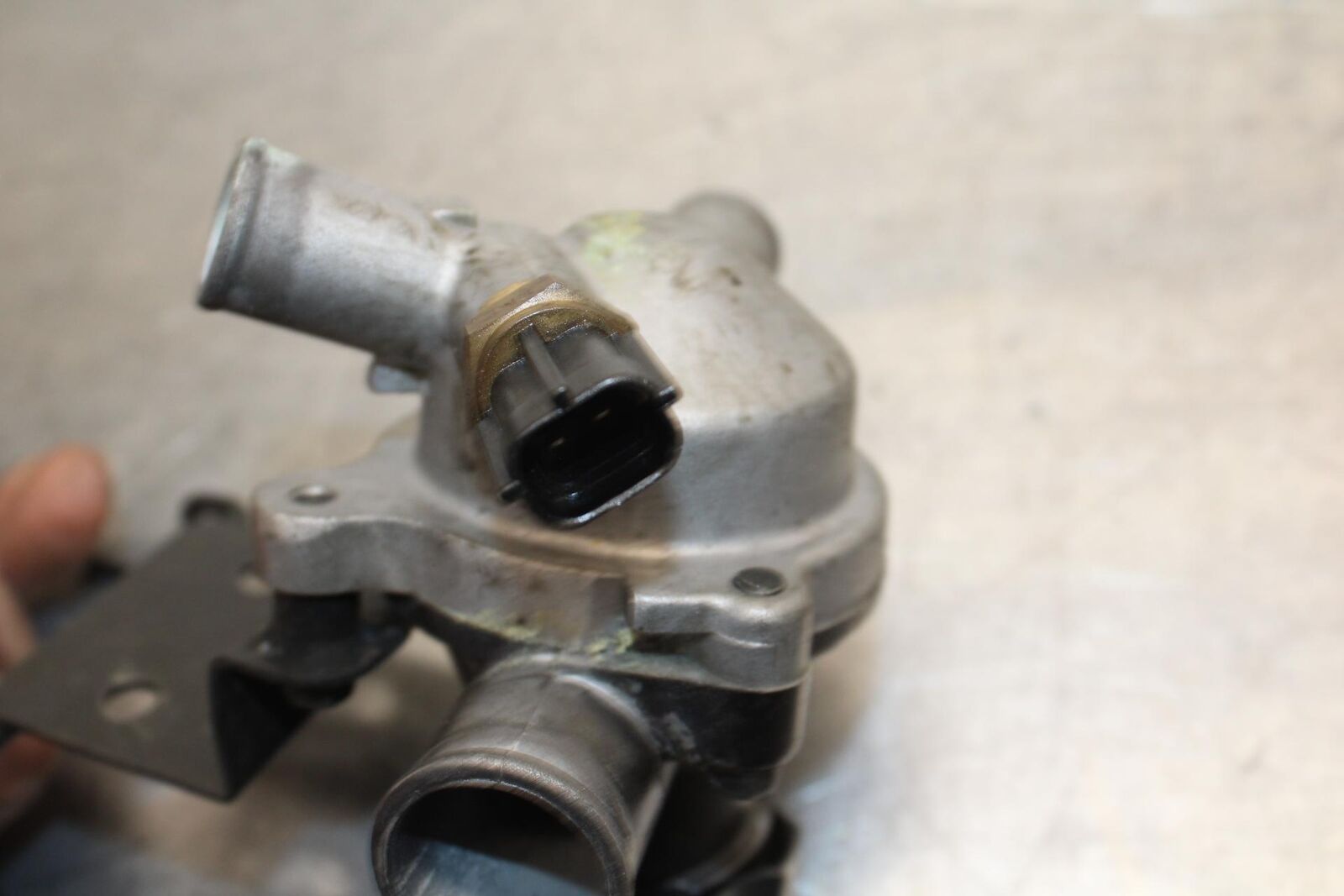 03-08 KAWASAKI VULCAN 1600 THERMOSTAT HOUSING 16160-0775 16160-1361 BB616