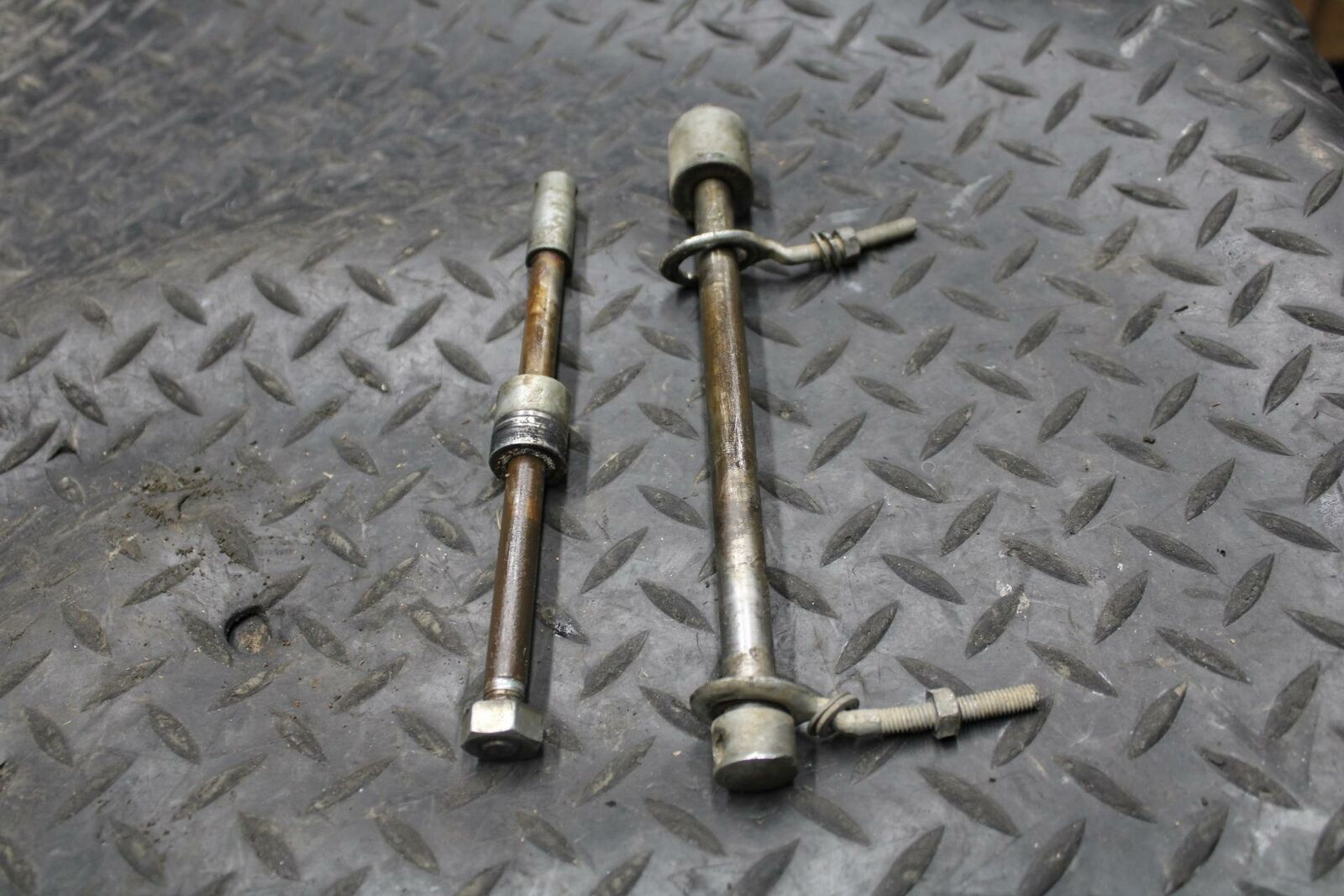 71 YAMAHA L5 FRONT REAR WHEEL RIM AXLE PIVOT BOLT SET BB230
