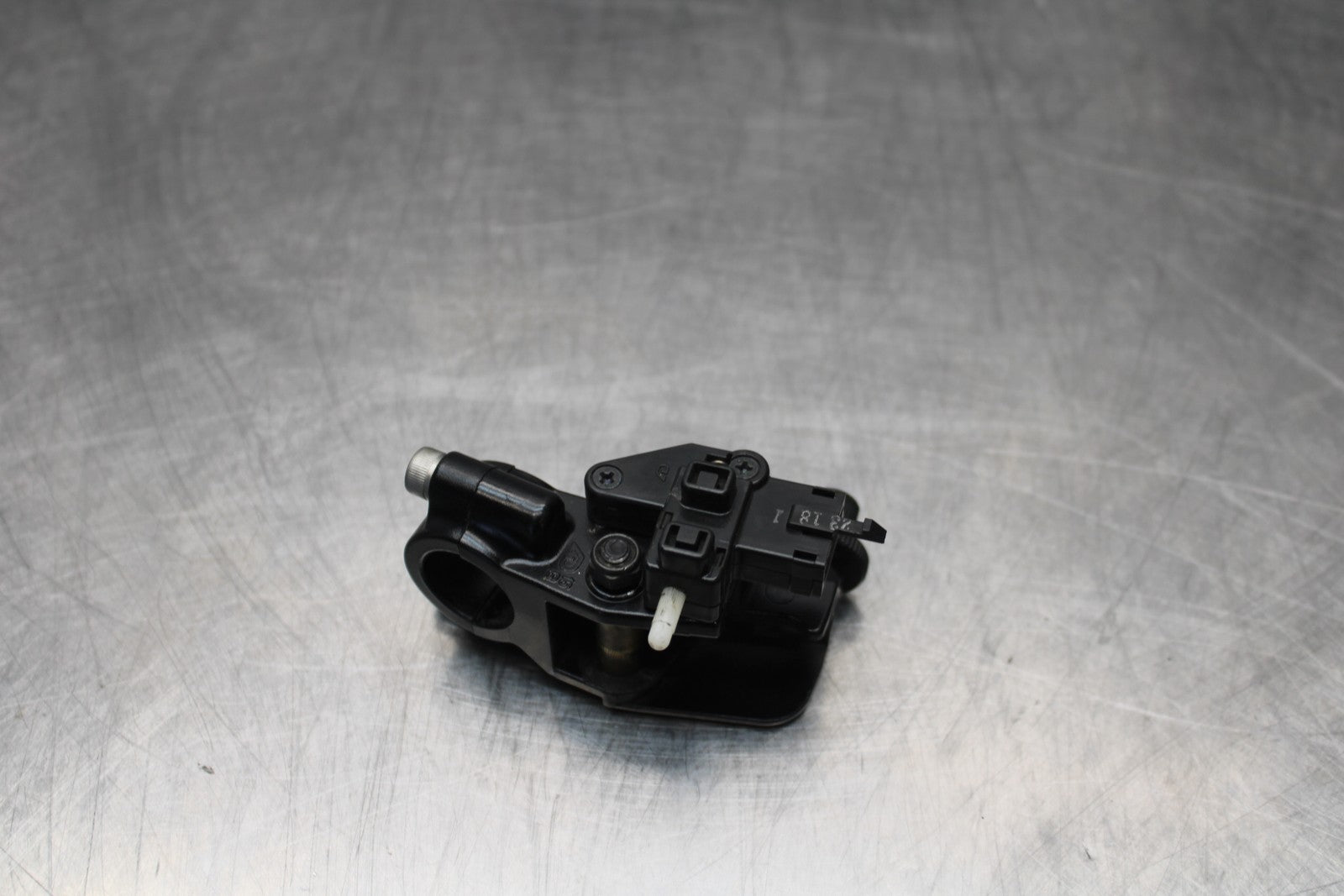 21-23 KAWASAKI NINJA ZX6R CLUTCH LEVER PERCH MOUNT BRACKET BB179