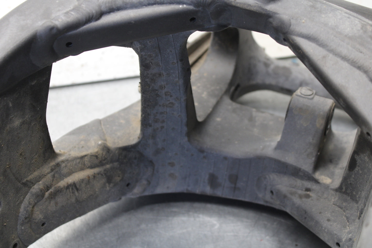 16 KAWASAKI NINJA ZX10R REAR SWINGARM BACK SUSPENSION 33001-0648 BB650