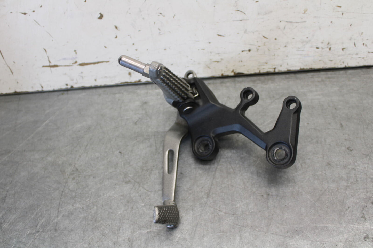 18-23 KAWASAKI NINJA 400 RIGHT REARSET REAR SET DRIVER FOOT PEG REST STOP BB679
