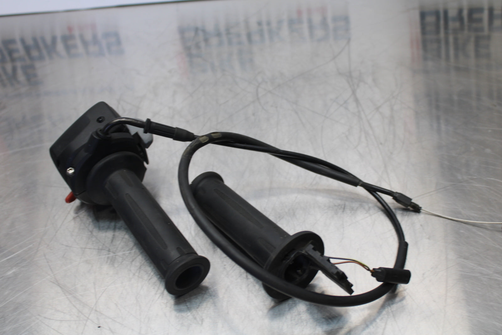 06-12 BMW F800ST THROTTLE CABLE LINE HOUSING GUIDE BB144