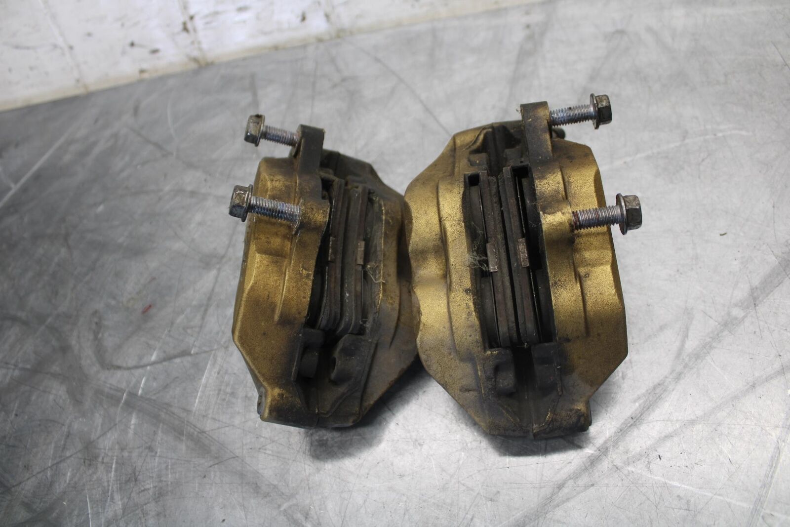 2001 Honda CBR929RR RIGHT LEFT FRONT BRAKE CALIPER SET PAIR CALIPERS BB515