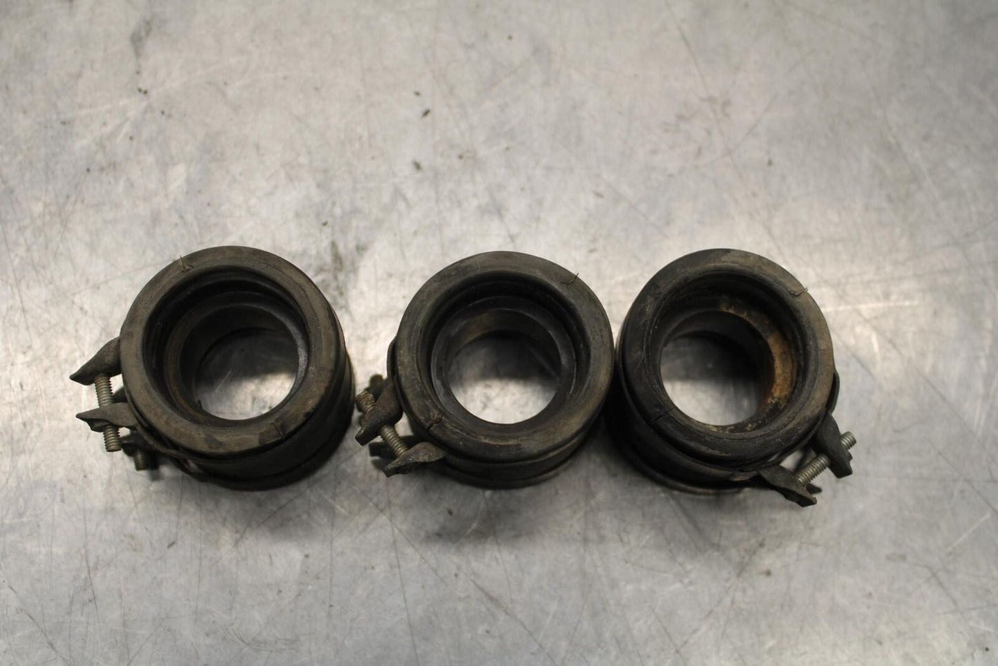 75 SUZUKI GT 550 CARBS CARBURETORS INTAKE BOOTS BB67