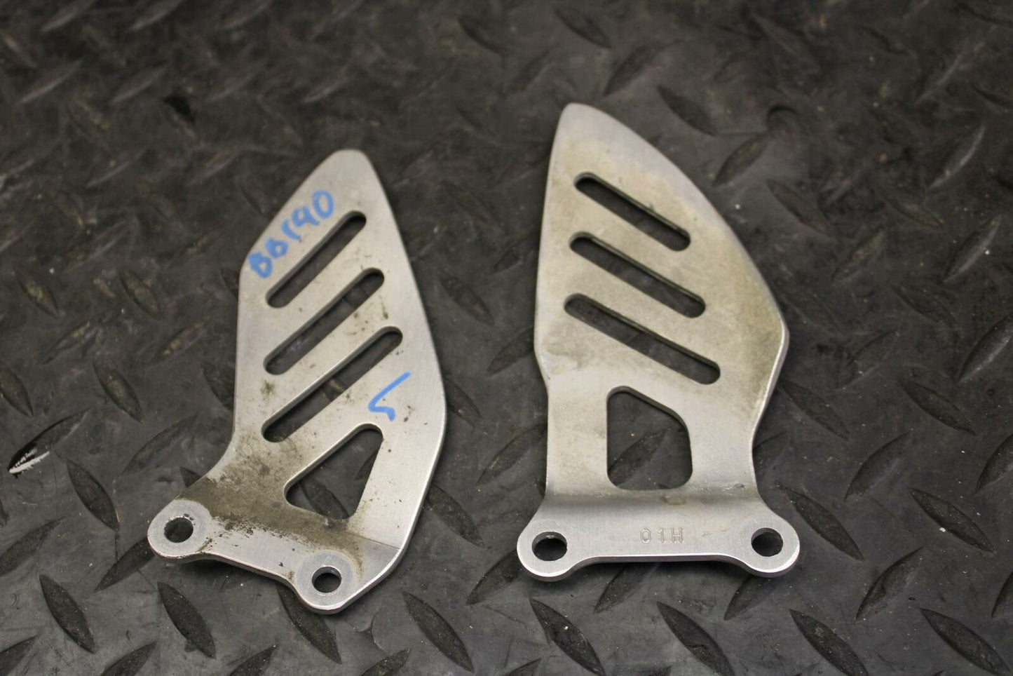 10 SUZUKI GSXR750 LEFT RIGHT REARSET REAR SET HEEL GUARD COVER SET BB190