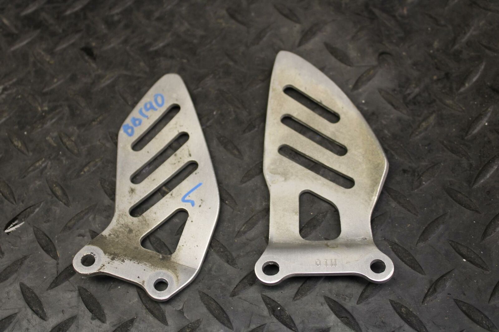 10 SUZUKI GSXR750 LEFT RIGHT REARSET REAR SET HEEL GUARD COVER SET BB190