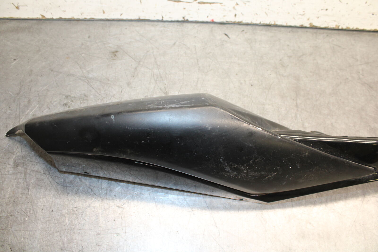 08-10 SUZUKI GSXR 600  RIGHT REAR BACK TAIL FAIRING COWL SHROUD BB101