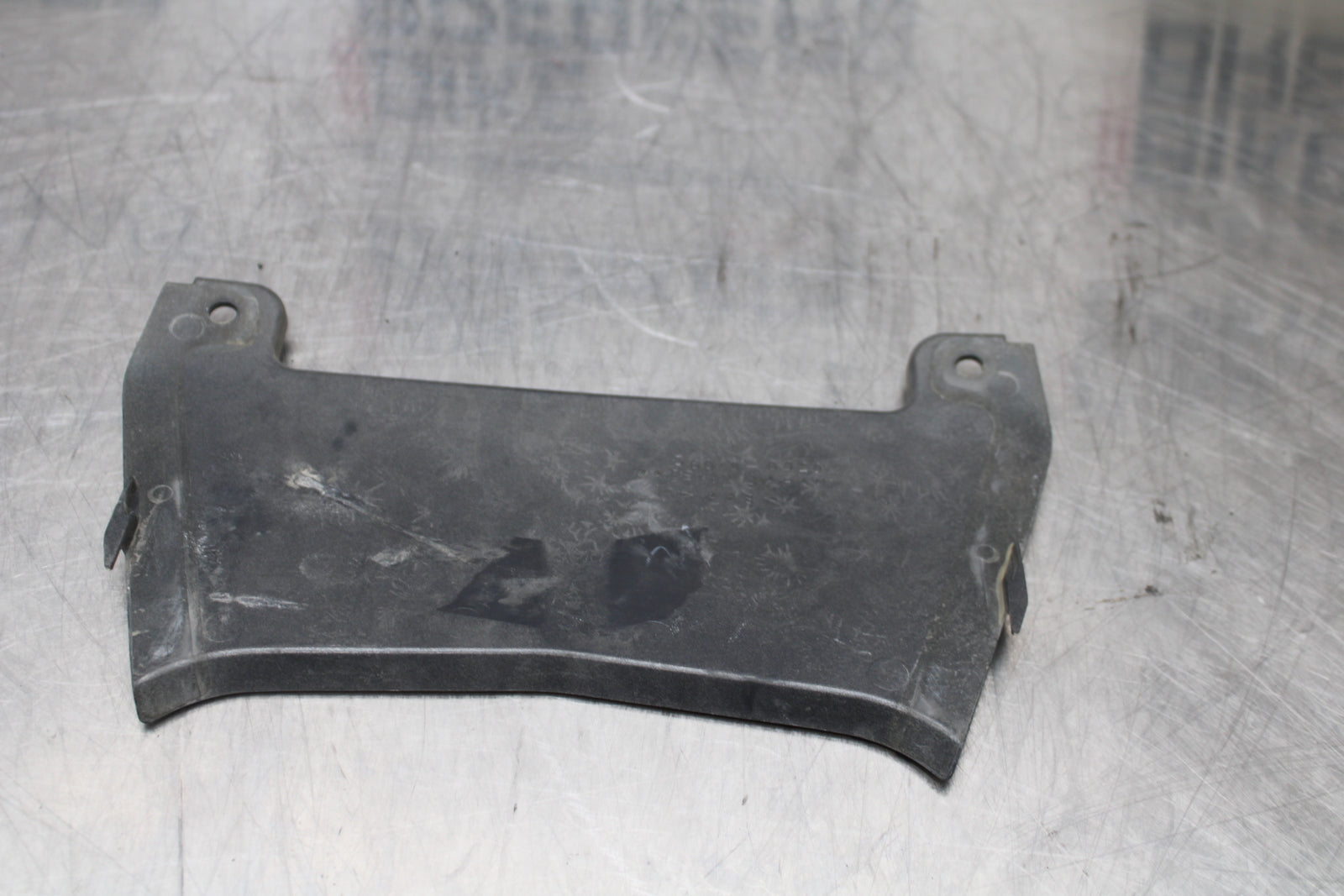 04-05 KAWASAKI NINJA ZX10R CENTER REAR BACK TAIL FAIRING COVER BB163