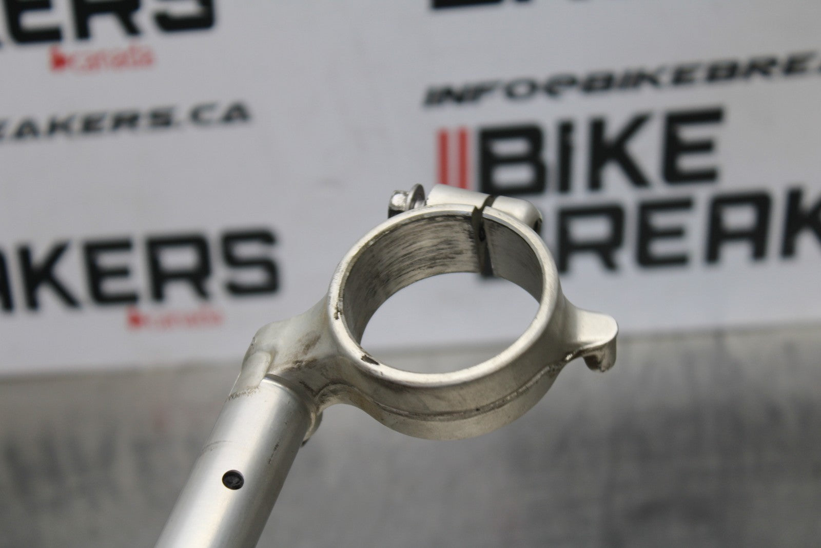 05-06 SUZUKI GSXR1000 RIGHT CLIP ON HANDLEBAR BB773