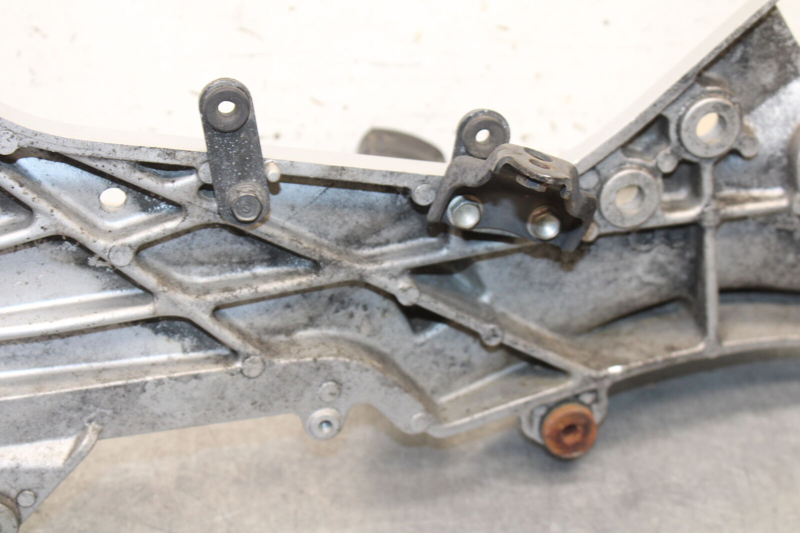 04-12 HONDA ST1300A RIGHT FRONT FOOT REST PEG STEP MOUNT BRACKET BB669