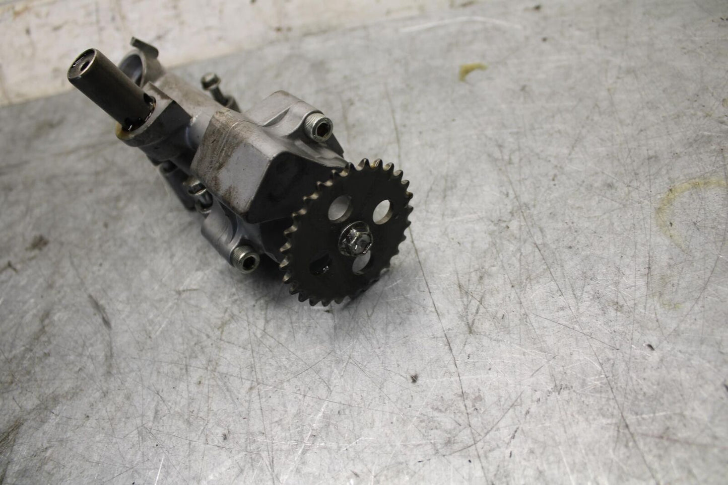 2007 Suzuki GSXR600 ENGINE MOTOR OIL PUMP 16400-01H00 BB540