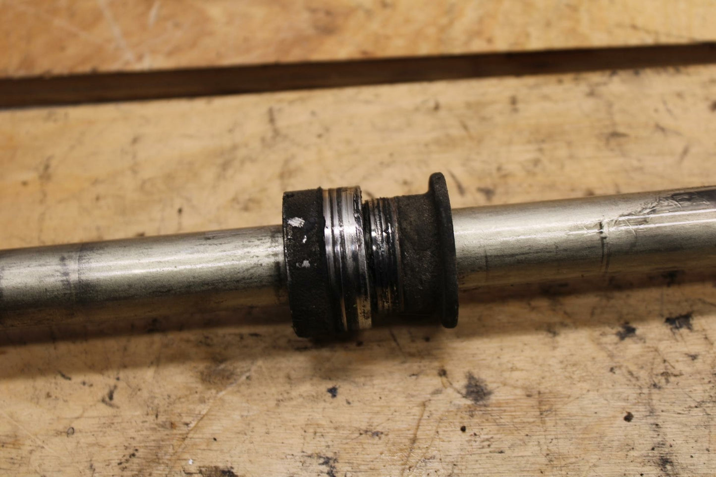 07-12 SUZUKI BANDIT 650S REAR AXLE BACK WHEEL RIM PIVOT BOLT AXEL BB328