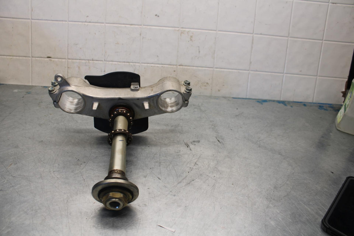 06-07 SUZUKI GSXR750 FRONT FORKS CLAMP LOWER TRIPLE TREE STEM BB424