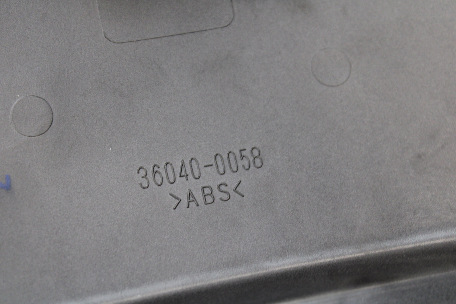 23-24 KAWASAKI NINJA ZX14R CENTER REAR BACK TAIL FAIRING COVER TRIM COWL BB141