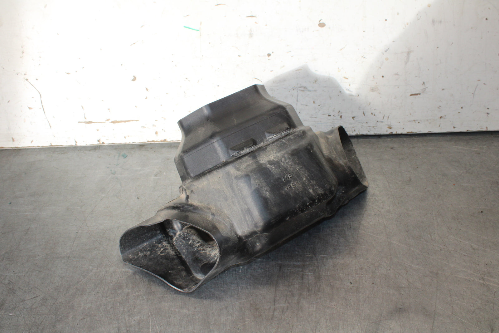 09-14 YAMAHA YZF R1 RAM AIR INTAKE TUBE DUCT BB696