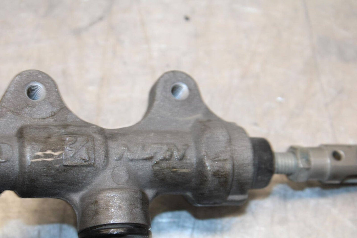 2006 Yamaha YZF R6 REAR BRAKE MASTER CYLINDER W RESERVOIR 2C0-2583V-00-00 BB560