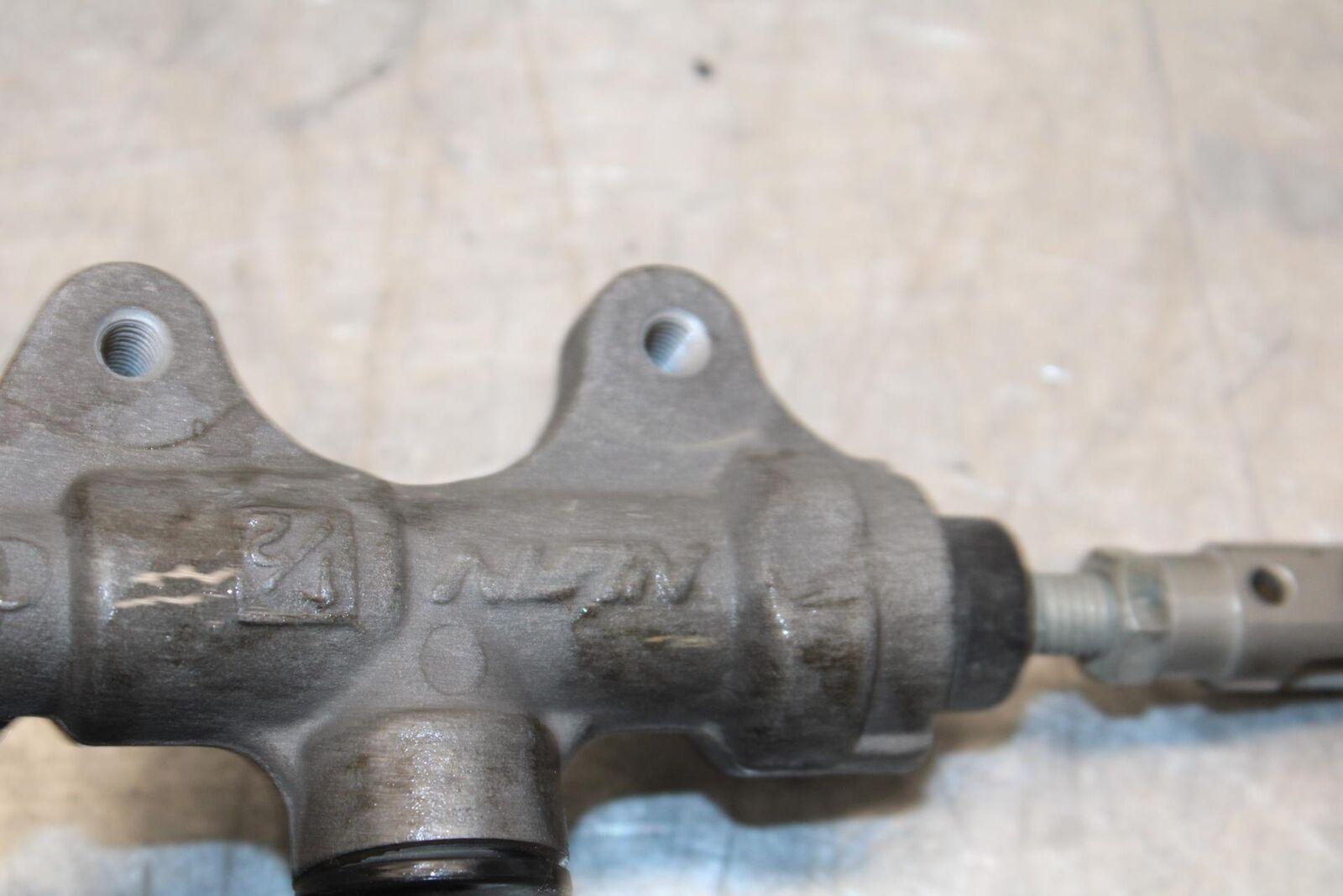2006 Yamaha YZF R6 REAR BRAKE MASTER CYLINDER W RESERVOIR 2C0-2583V-00-00 BB560