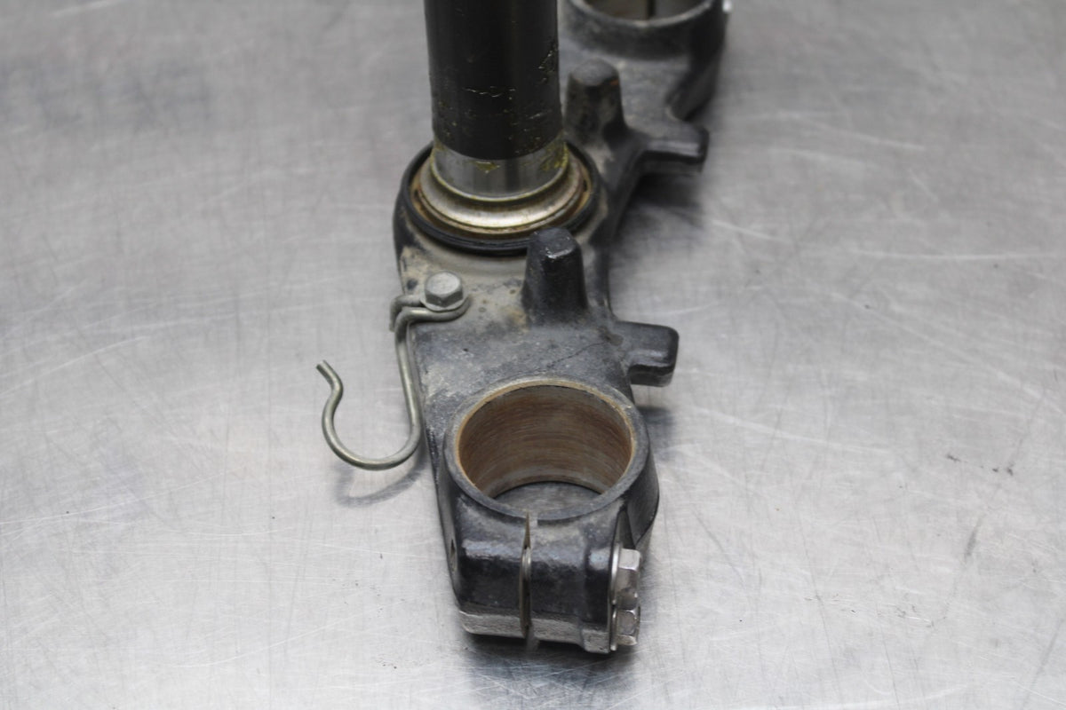 06 KAWASAKI Z750 FRONT FORKS CLAMP LOWER TRIPLE TREE STEM BB837