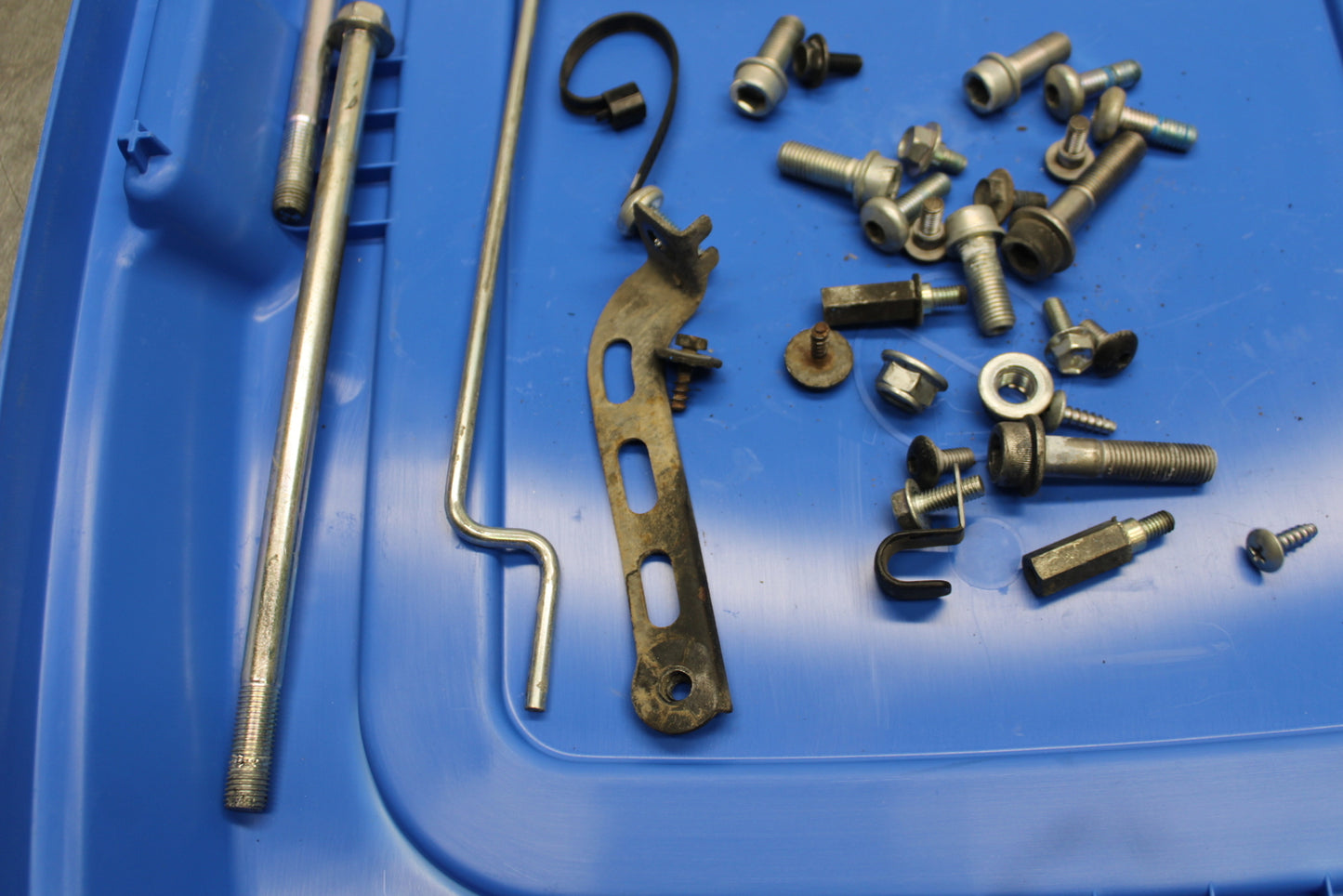 08-10 SUZUKI GSXR 600 MOUNTING BOLTS HARDWARE MOTOR SCREWS BB753