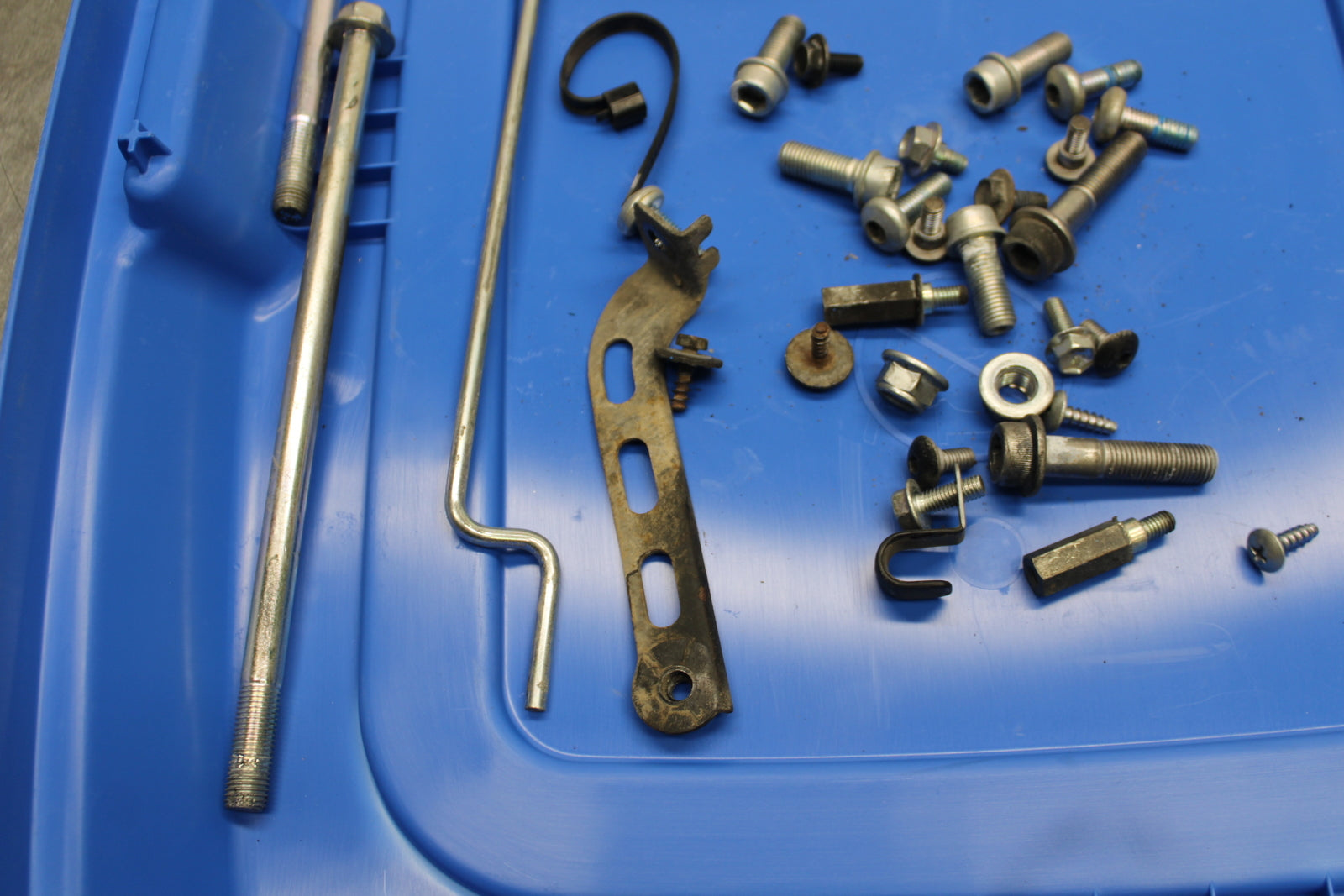 08-10 SUZUKI GSXR 600 MOUNTING BOLTS HARDWARE MOTOR SCREWS BB753