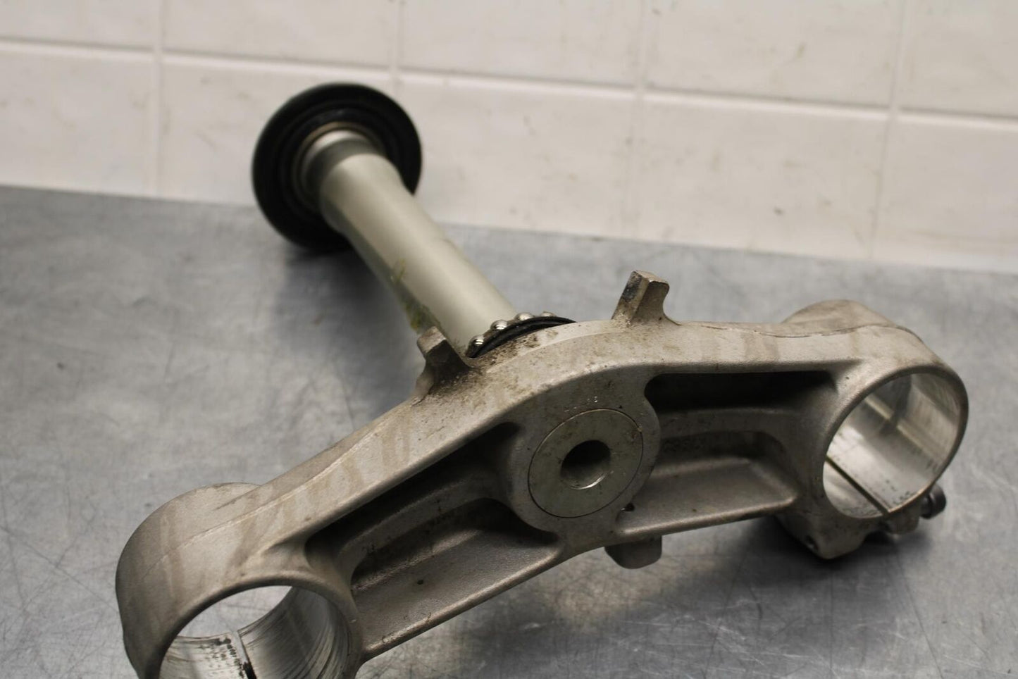 2011 Kawasaki Ninja ZX6R ZX600R FRONT FORKS CLAMP LOWER TRIPLE TREE STEM BB587