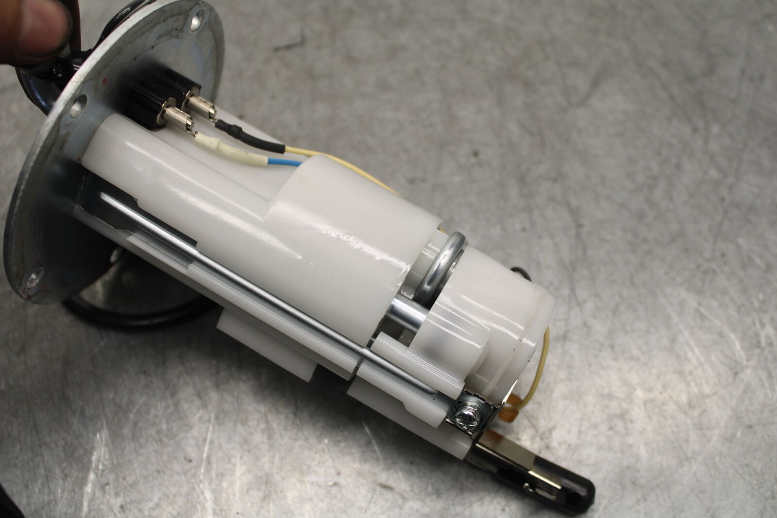 13-18 KAWASAKI NINJA ZX6R FUEL PUMP GAS PETROL SENDER UNIT 49040-0023 BB666