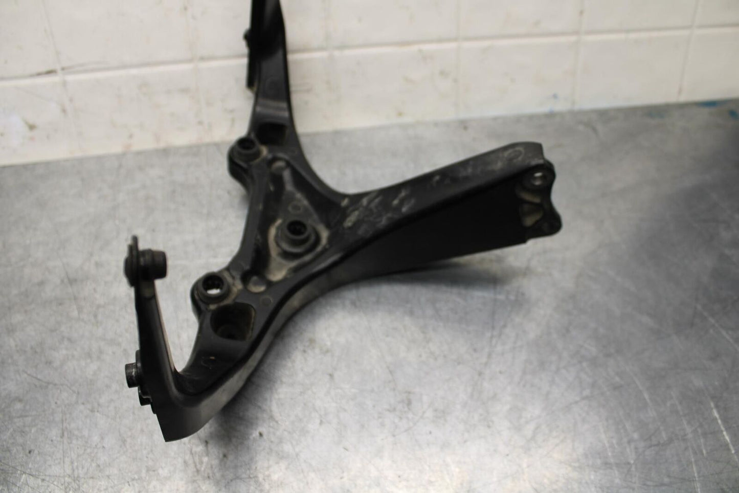 06-07 HONDA CBR1000RR UPPER  MIRROR GAUGES STAY BRACKET 64501-MEL-010 BB75