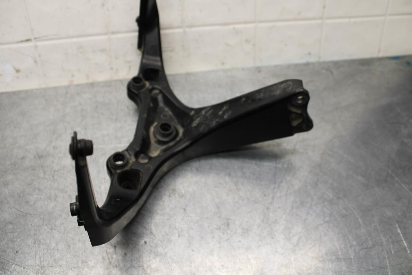 06-07 HONDA CBR1000RR UPPER  MIRROR GAUGES STAY BRACKET 64501-MEL-010 BB75