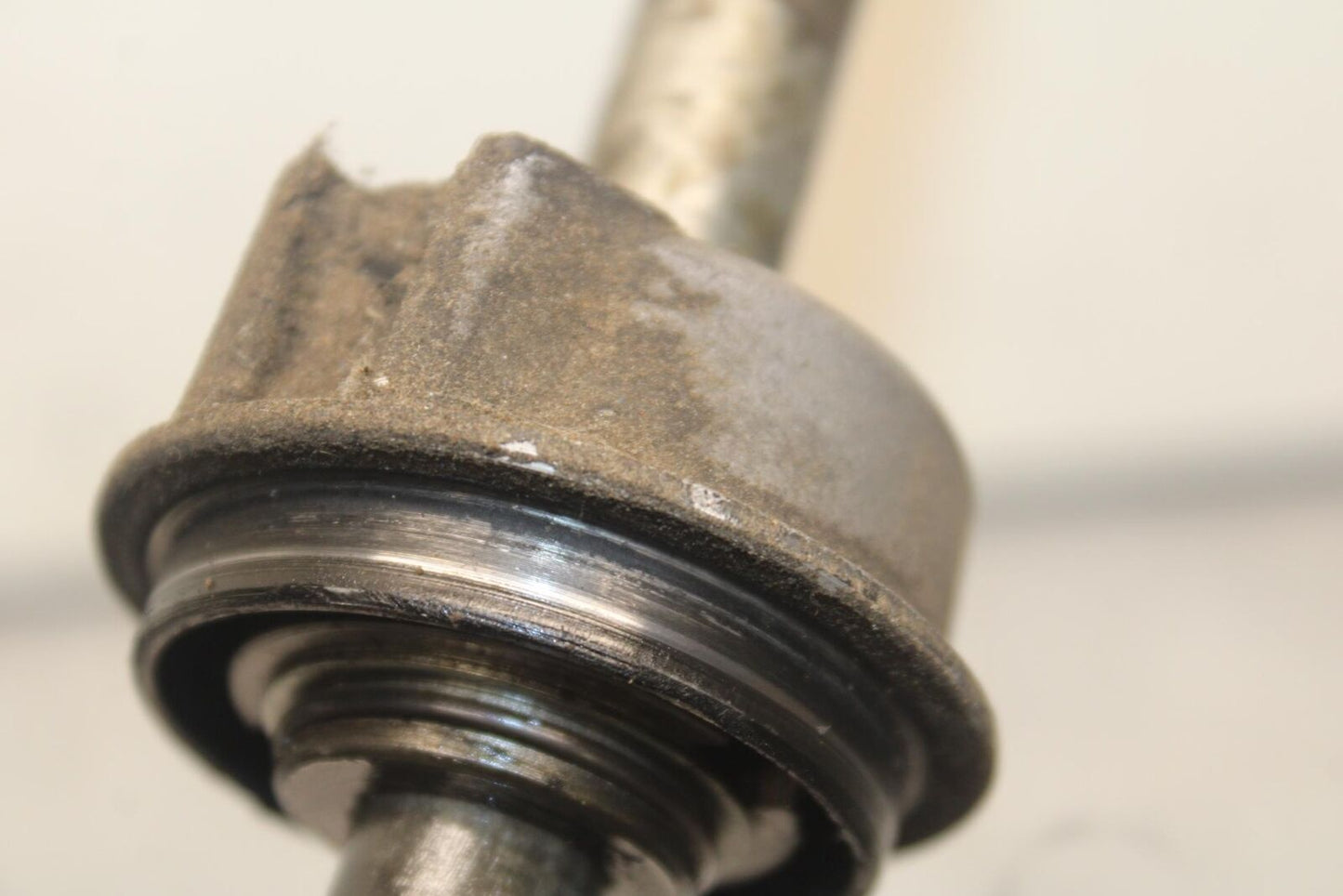1988 Yamaha FZ600 FRONT WHEEL RIM AXLE PIVOT BOLT 10W-25381-00-00 BB601
