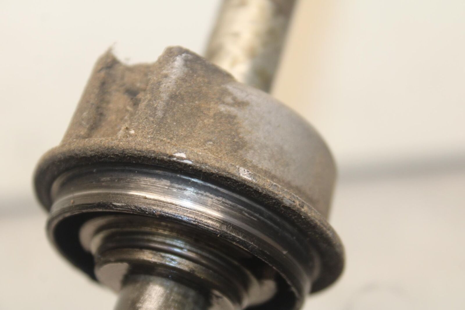 1988 Yamaha FZ600 FRONT WHEEL RIM AXLE PIVOT BOLT 10W-25381-00-00 BB601