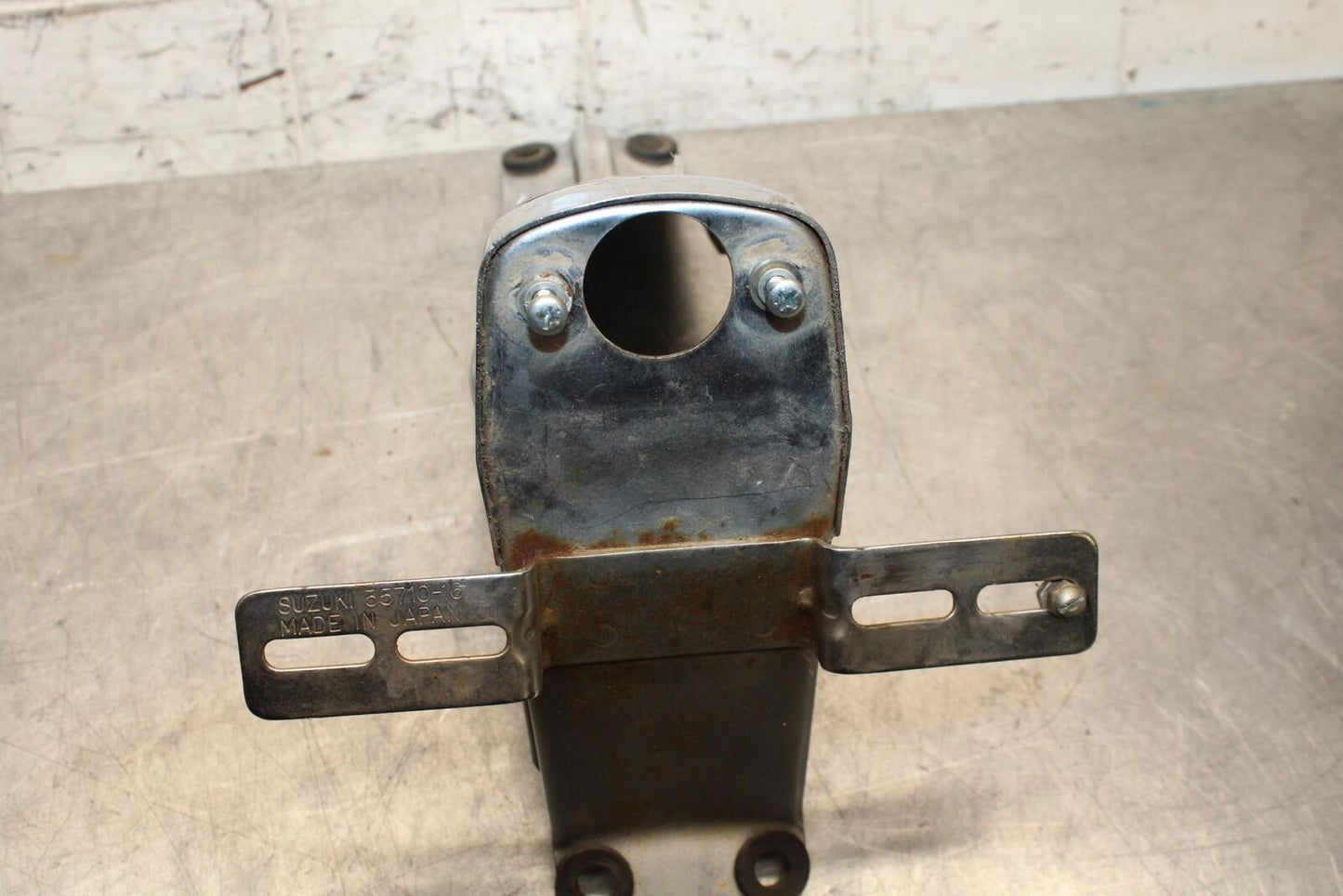75 SUZUKI GT 550 REAR BACK TAIL LIGHT MOUNT BRACKET BB67