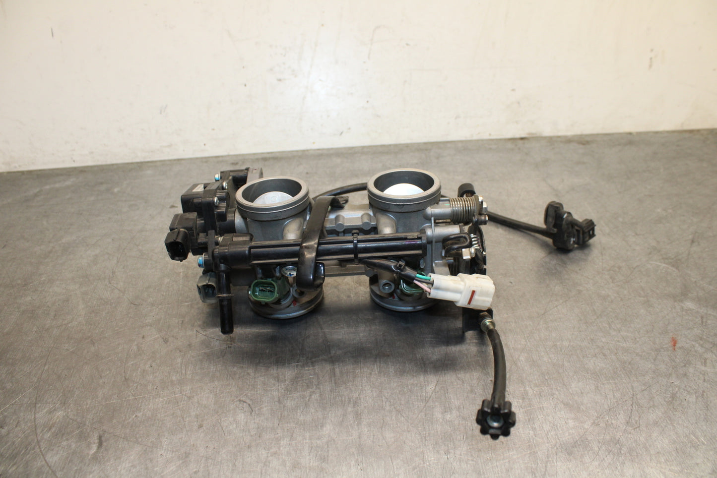 12-17 KAWASAKI NINJA 650 MAIN FUEL INJECTORS / THROTTLE BODIES BB129